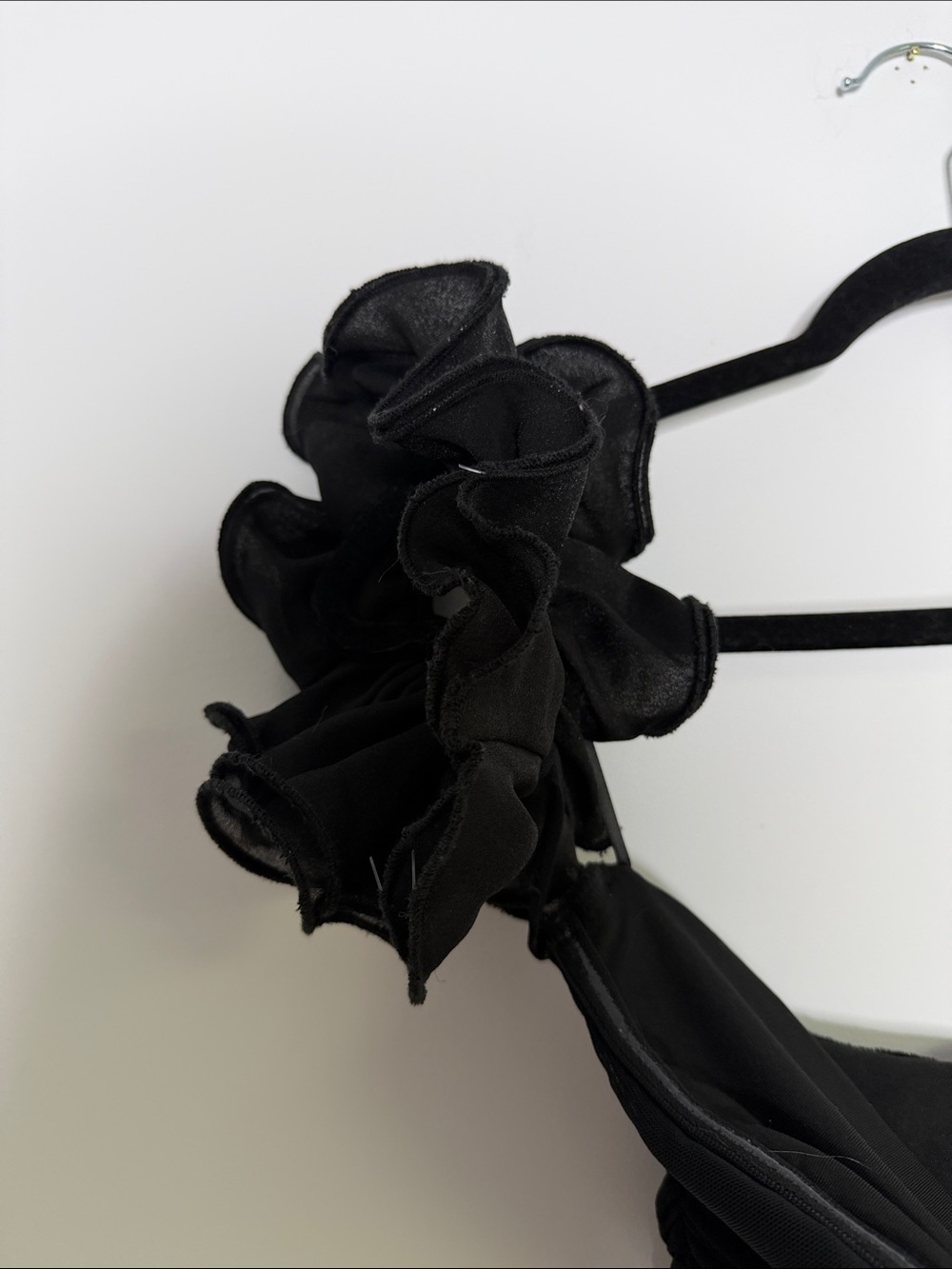 Black Ruffle Sleeve Ruched Dress - Picture 3 of 6